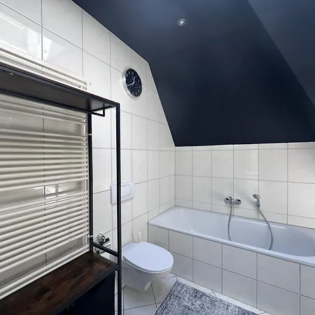 Schoenes Dachgeschoss Im Waldstrassenviertel * Lipcse