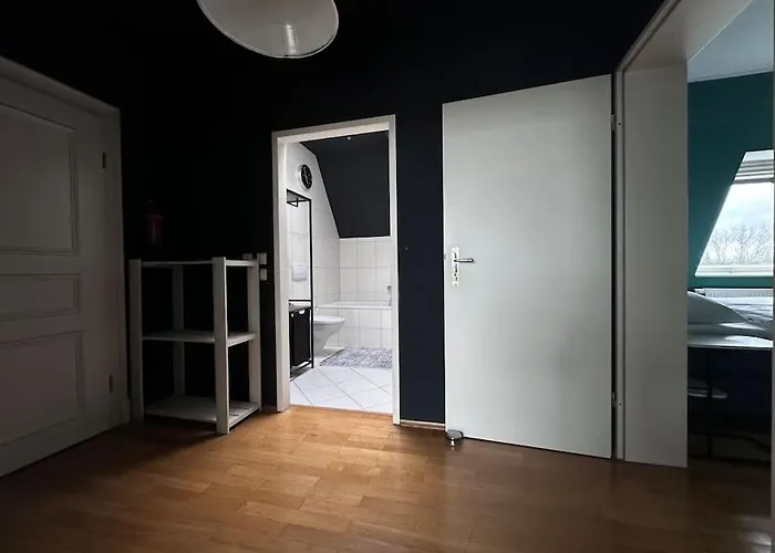 Schoenes Dachgeschoss Im Waldstrassenviertel * Lipcse