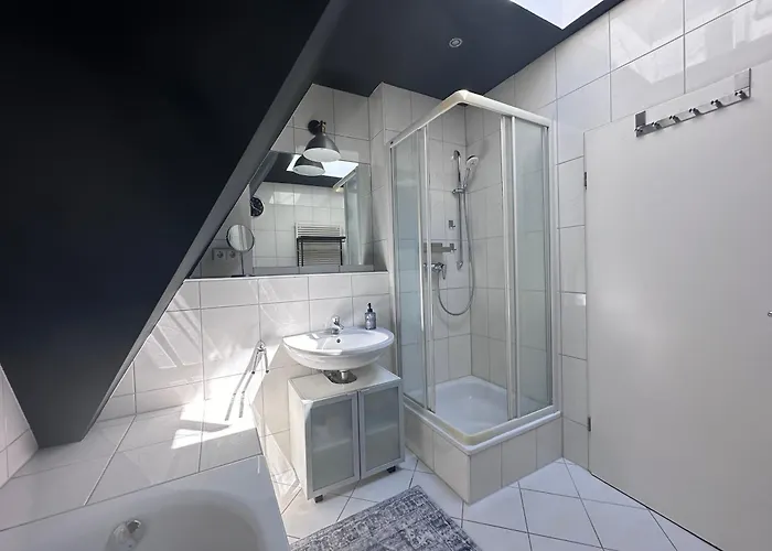 Schönes Dachgeschoss Im Waldstraßenviertel